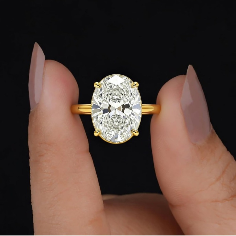 18k Gold Vermeil Oval-Cut Solitaire Ring with Moissanite 5 CTs